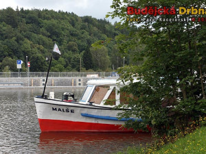 Loď Malše vloni v létě kotví v Hluboké nad Vltavou