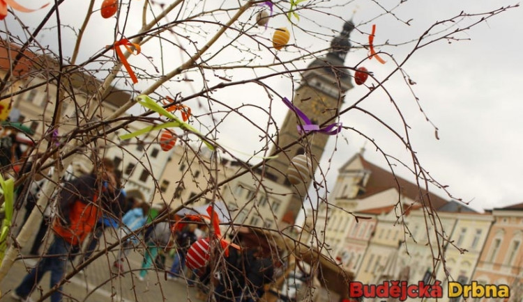 FOTO: Jarní trhy oživily budějcké náměstí