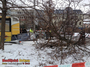 Autobus MHD narazil do budovy hlavní pošty na Senovážném náměstí