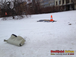 Autobus MHD narazil do budovy hlavní pošty na Senovážném náměstí