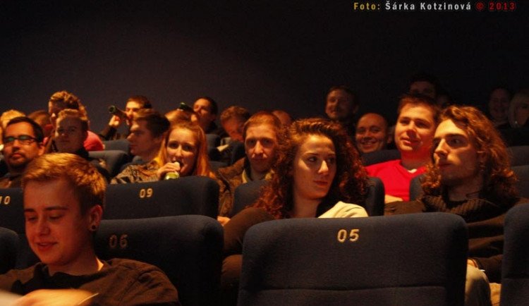 V hledišti se objevily i ženy