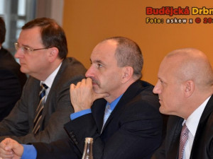 Setkání Jihočeské hospodářské komory s premiérem Petrem Nečasem - předseda JHK Miroslav Dvořák, ministr průmyslu a obchodu Martin Kuba, premiér Petr Nečas