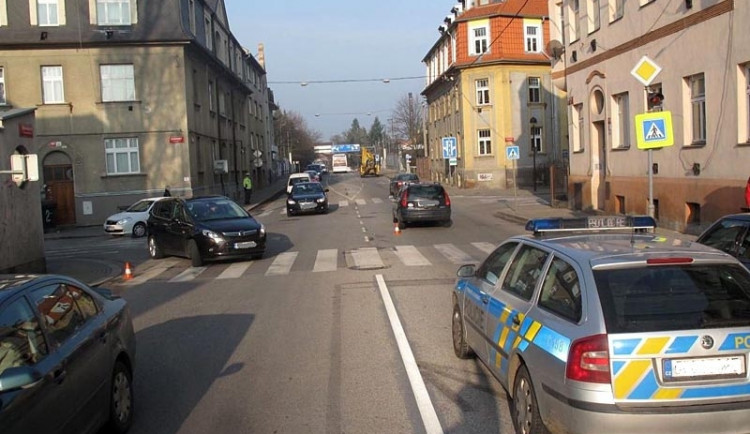 Přechod pro chodce, kde došlo ke střetu osobního auta s maminkou a její dcerou