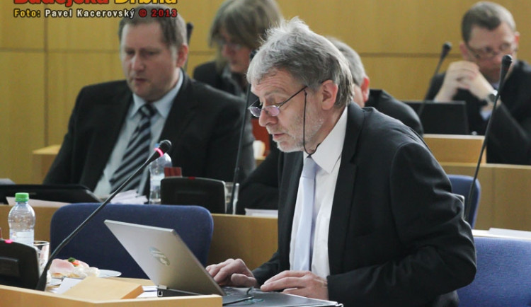 Tomáš Jirsa při jednání krajského zastupitelstva