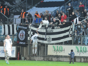 Děkovačka domácích fotbalistů