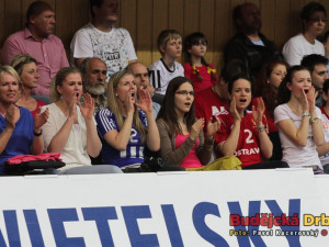 Fanynky ostravského klubu hnaly své hochy za vítězstvím