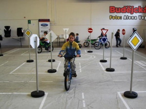 Dopravní hřiště bavilo hlavně kluky