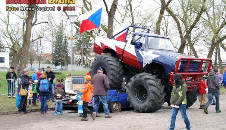 Vraky aut nevypadaly moc vábně