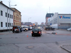 Srážku s autem odnesl zraněním další cyklista