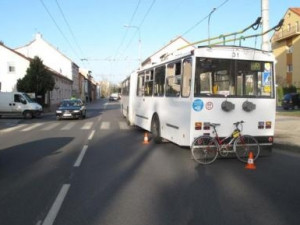 Policie hledá svědky nehody, cyklistka nadýchala 1,3 promile