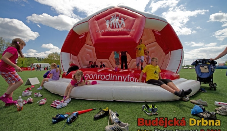 Ve středu se na Hluboké budou bavit nejen fotbalisté. Pořadatelé připraví mimo jiné i nafukovací skákací hrad