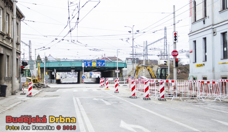 Křižovatka Rudolfovské a Nádražní u viaduktu