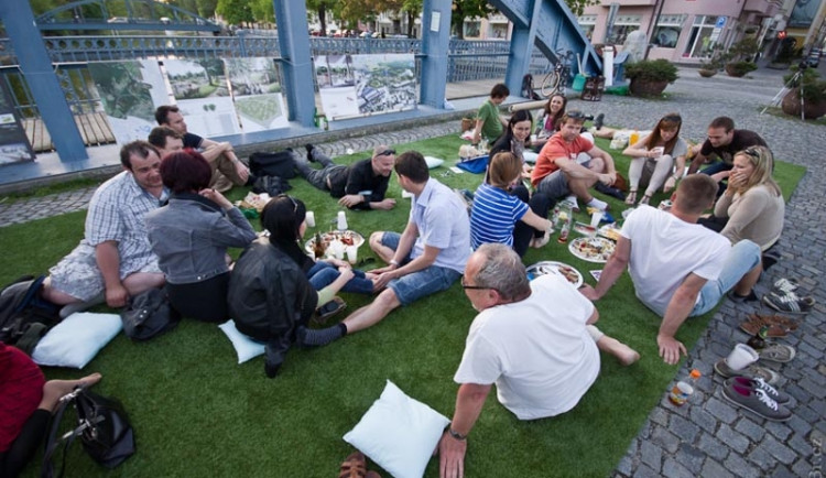 Piknik CBArchitektury na Zlatém mostě