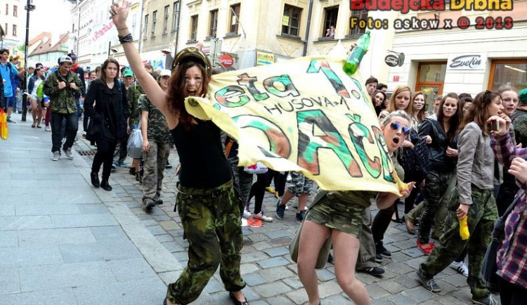 Majálesový průvod 2013