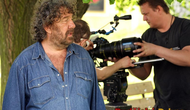 Zdeněk Troška při natáčení filmu Babovřesky