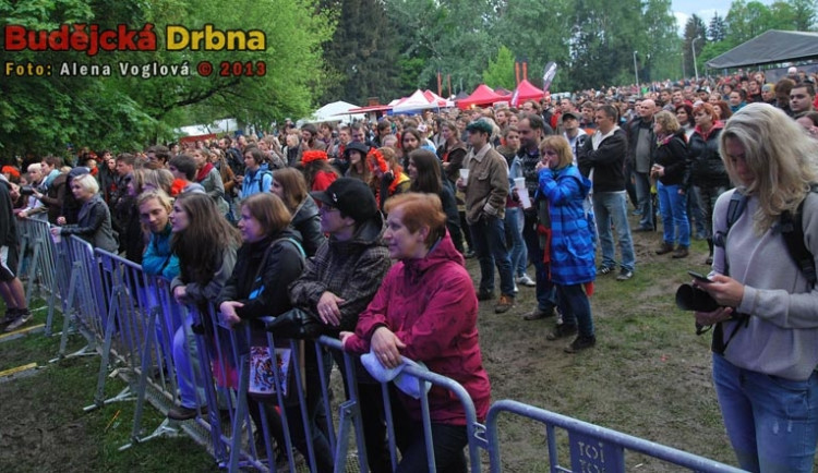 V sobotu se festival naplnil lidmi až na Lenku Dusilovou