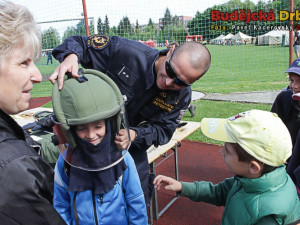 Děti si mohly vyzkoušet policejní výstroj