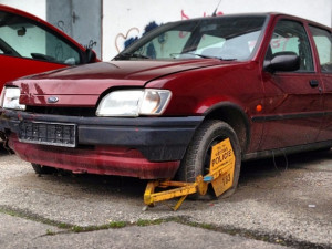 Nesprávně parkující Budějčáci zaplatí i za demontáž botičky