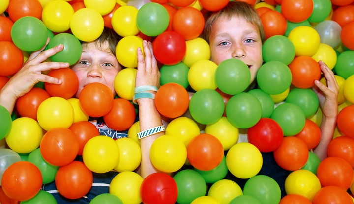 Děti z Dětského domova Žíchovec v budějckém Hopsáriu