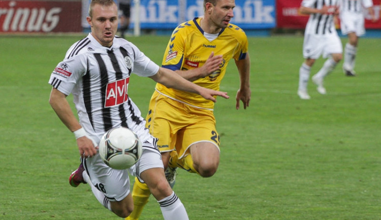 Poslední zápas v dresu Dynama odehrál proti Olomouci Jakub Hora, kterému končí hostování