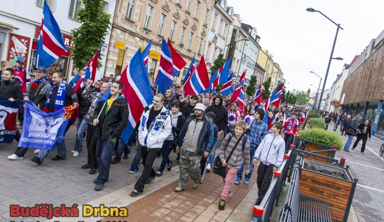 Za záchranu hokeje pochodovalo kolem 600 fanoušků