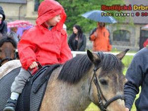 Den dětí v sedle ve Dvoře Vondrov