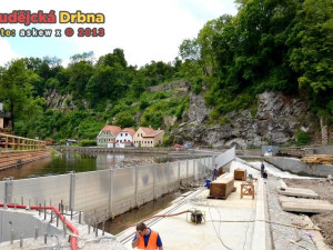 Rekonstrukce jezu Jelení lávka Český Krumlov - stavební práce finišují