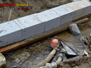 Rekonstrukce jezu Jelení lávka Český Krumlov - stavební práce finišují