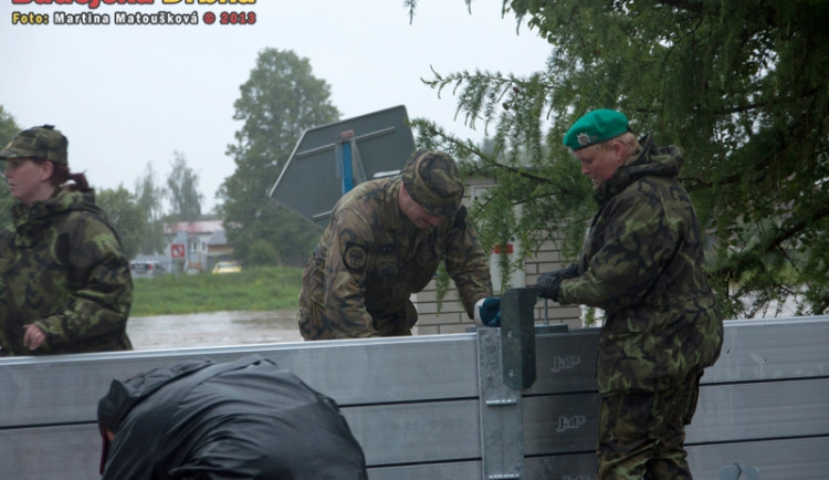 Stavba protipovodňových zábran na Jiráskově nábřeží