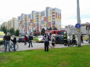 Kolize u CineStaru skončila zraněním obou řidičů
