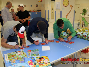 Návštěva hokejistů HC Mountfield na Dětském oddělení Nemocnice České Budějovice