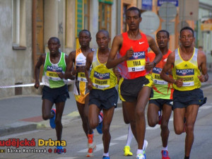Druhý ročník půlmaratonu vyhrál Etiopan Tola