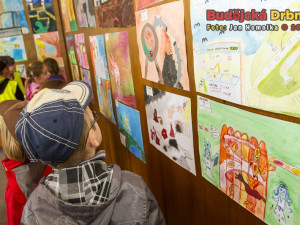 Vernisáž výstavy Děti malují teplo v DK Metropol