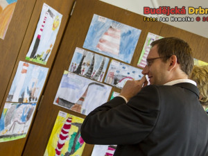 Vernisáž výstavy Děti malují teplo v DK Metropol