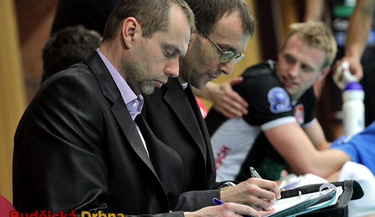 Trenér Jihostroje Jan Svoboda (v popředí) a manažer klubu Stanislav Pochop