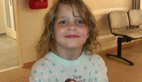 Holčička, které zachránil neznámý mladík život