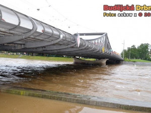 Dlouhý most v pondělí ráno