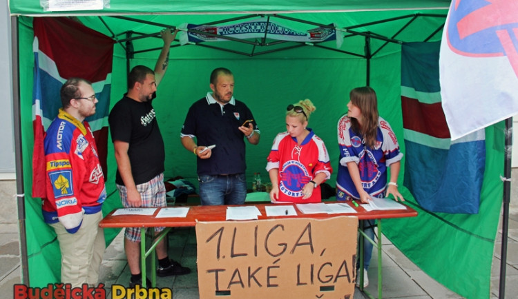 Stánek před budějckou radnicí