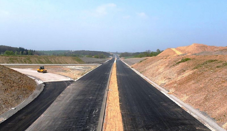 Dálnice D3 mezi Soběslaví a Táborem na začátku května letošního roku