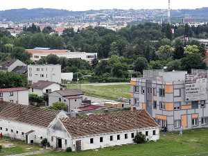 Pozemek se nachází v těsném sousedství s Jihočeskou univerzitou