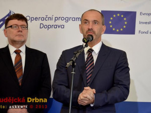 Ministr průmyslu a obchodu Martin Kuba s ministrem dopravy Zbyňkem Stanjurou