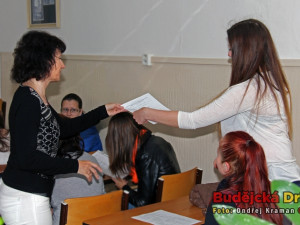 Předávání vysvědčení na SŠ OSaP a VOŠ Kněžskodvorská