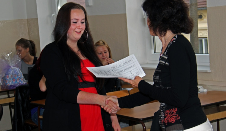 Předávání vysvědčení na SŠ OSaP a VOŠ Kněžskodvorská