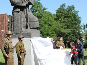 Před Gerberou byl po 45 letech odhalen Zborovský pomník
