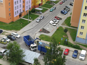 .A.S.A. odváží kontejnery z ulice V. Volfa