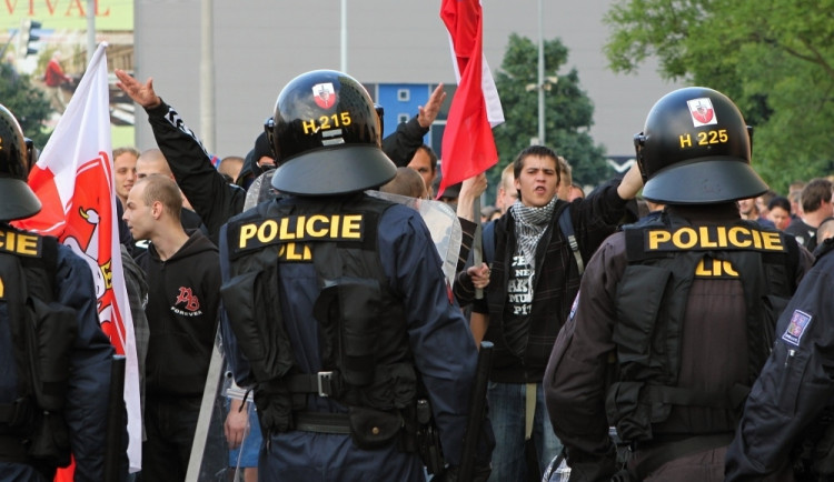 Při demonstraci v Budějcích zadrženo přes 100 lidí