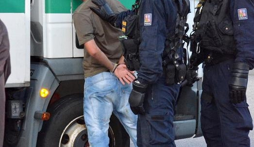 Policie obvinila první pachatele z násilností na Máji