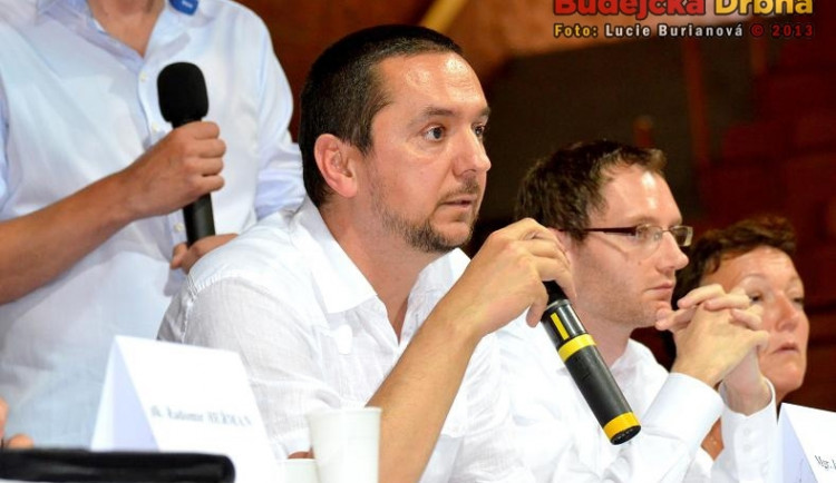 Veřejná diskuze ve Sportovní hale, Budějce 8.7.2013