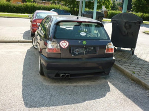 Odstavená auta na Máji