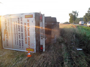 Nehoda nákladního automobilu mezi Pištínem a Češnovicemi